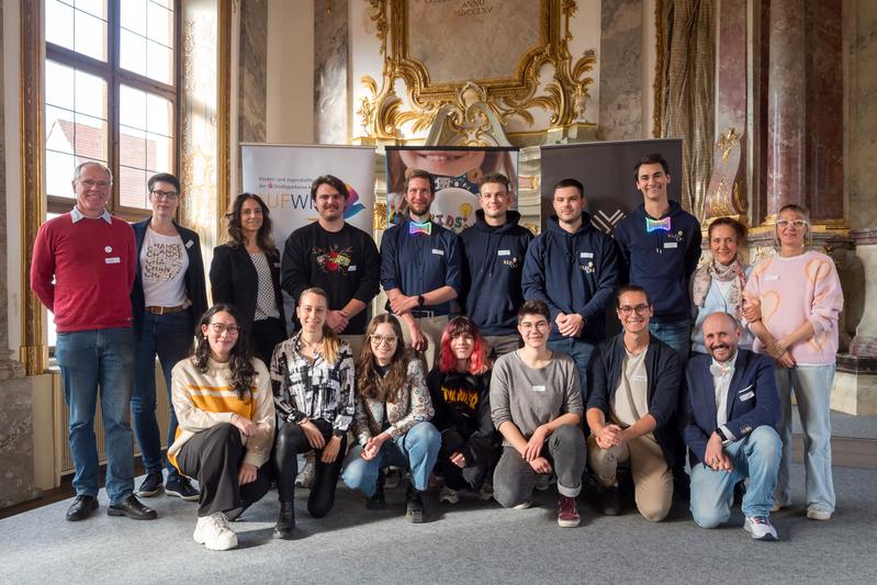 Das GamesLab-Team bei der Verleihung des ersten Games-Preises. Ganz rechts im Bild: Regine Scheyer und Gregor Walter. 