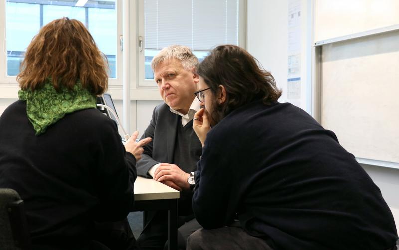 Prof. Dr. Stephan Bröchler bringt als Hochschullehrer nicht nur sein praktisches Wissen als Landeswahlleiter, sondern echte Begeisterung für Lehre und Forschung in den Hörsaal.