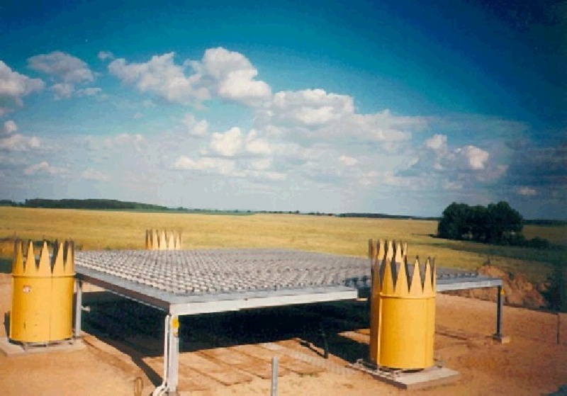 Radar-Windprofiler mit integriertem SODAR. Standort: Meteorologisches Observatorium des Deutschen Wetterdienstes in Lindenberg.