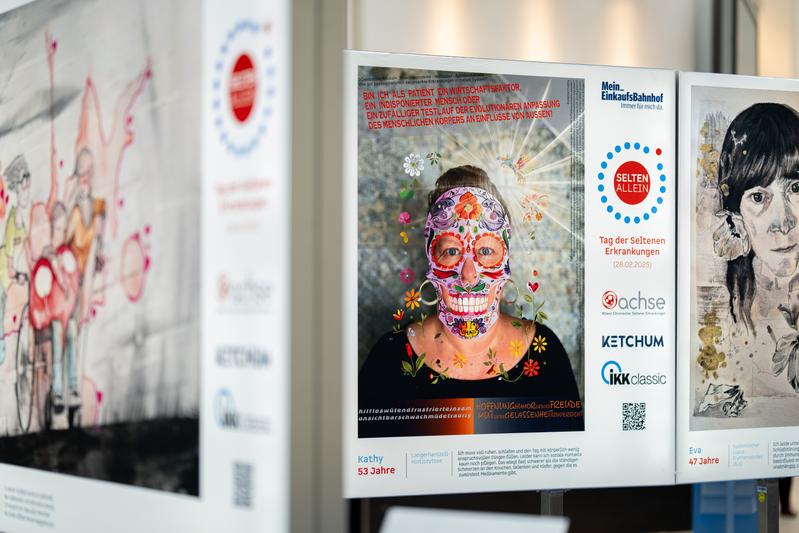 Eindrücke von Selten Allein - Ausstellung im Hauptbahnhof Dresden. 