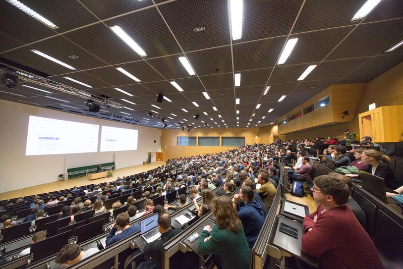 Rund 500 Physikerinnen und Physiker finden sich vom 10. bis 14 März an der Universität zu Köln zusammen.