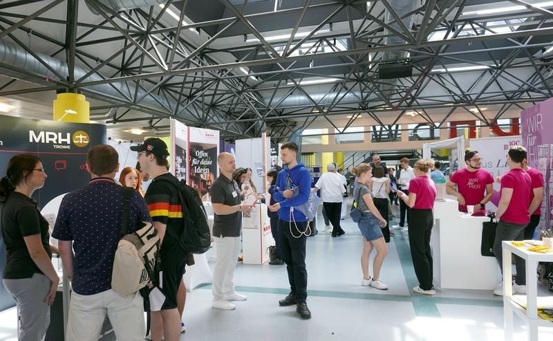 CampusTag der DHBW Karlsruhe mit Firmenkontaktmesse