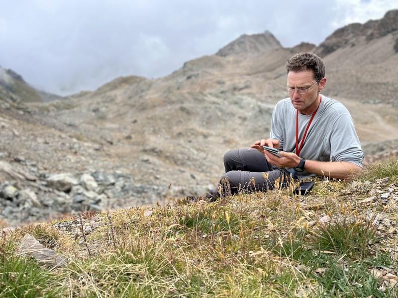 SLF biologist Christian Rixen: "The lack of snow this winter won't necessarily lead to an early spring with lots of flowers."
