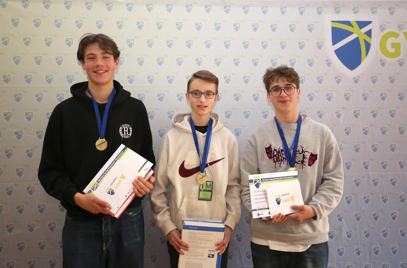 Das Gewinnerteam des GYPT 2025 (v.l.n.r.: Maxim Rasch, Johann Hoff-mann, Benedikt Baum)