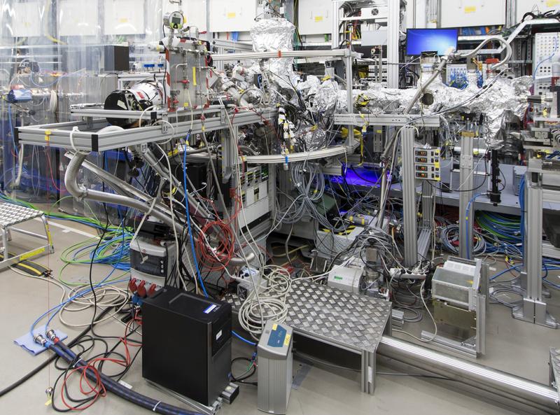 Das COLTRIMS-Reaktionsmikroskop am SQS-Instrument. Hiermit wurden die Strukturveränderungen des 2-Thiouracil-Moleküls am European XFEL untersucht.