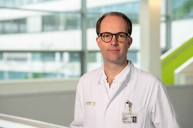 Dr. Jan Middeke, senior physician at the Medical Clinic I of the University Hospital Dresden