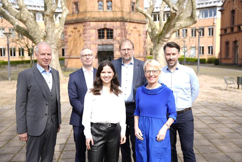 The presidents of the four universities in the Rhine-Main region together with the two managing directors of Futury – The Future Factory