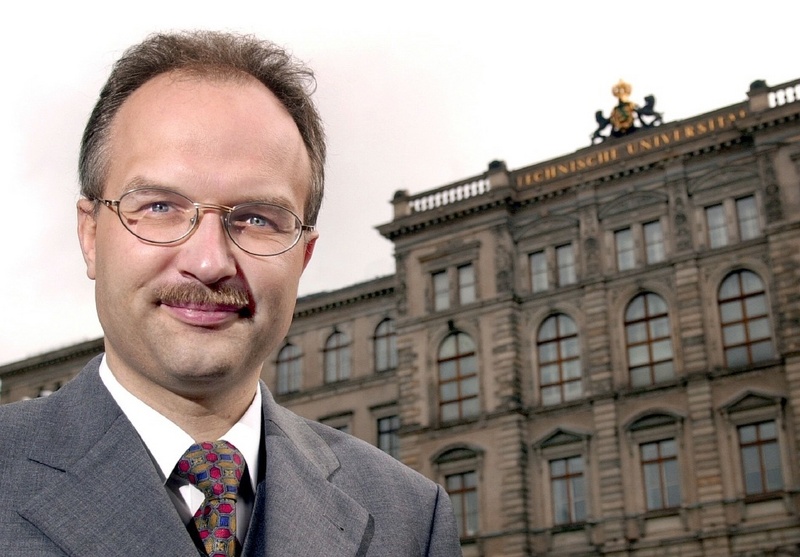 Dr. Detlef  Kröger gehört zur Leitung des Kompetenzzentrums E-Government an der TU Chemnitz. Foto: TU Chemnitz/Uwe Meinhold
