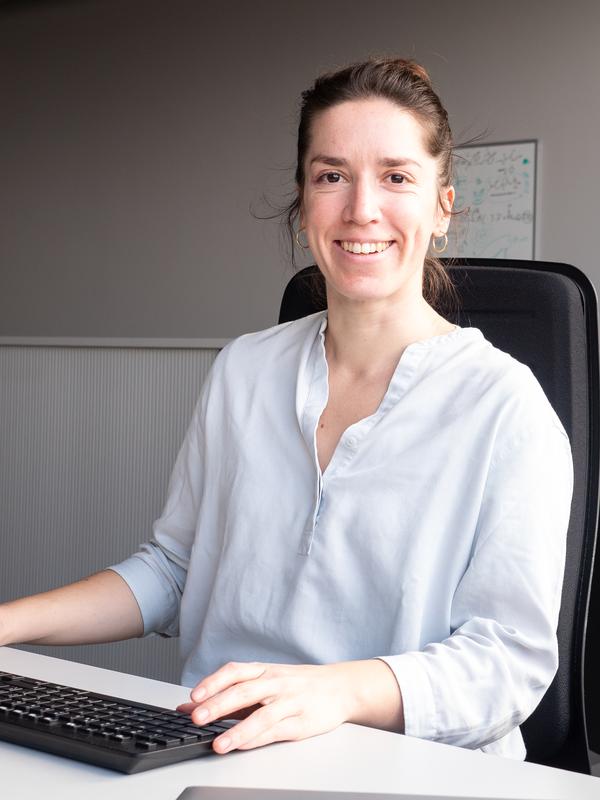 Nebst den Experimenten im Labor findet ein beachtlicher Teil der Arbeit am Computer statt.