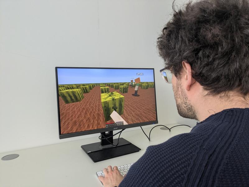  Exploring Adaptive Learning in Virtual Environments