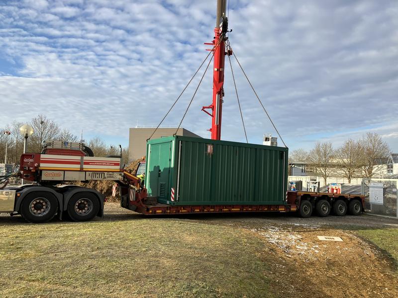 Verladen der Orbit-Anlage in Regensburg.