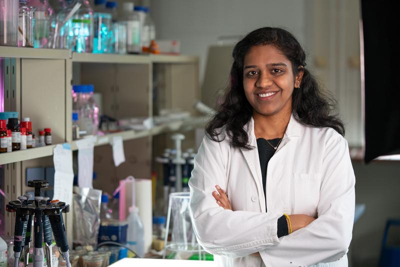 Die Doktorandin Priya Reddy von der Universtität Jena gewann mit ihrem Beitrag im Wettbewerb „Dance Your PhD“ in der Kategorie „Biologie“.