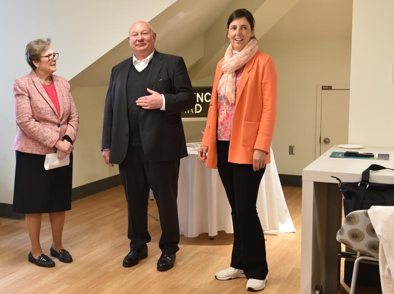 Kooperation bei den Physician Assistants: Prof. Paula Milone-Nuzzo, Präsidentin des MGH Institute of Health Professions in Boston, THD-Präsident Prof. Waldemar Berg und Prof. Dr. Silke Härteis (THD) (von links nach rechts). 
