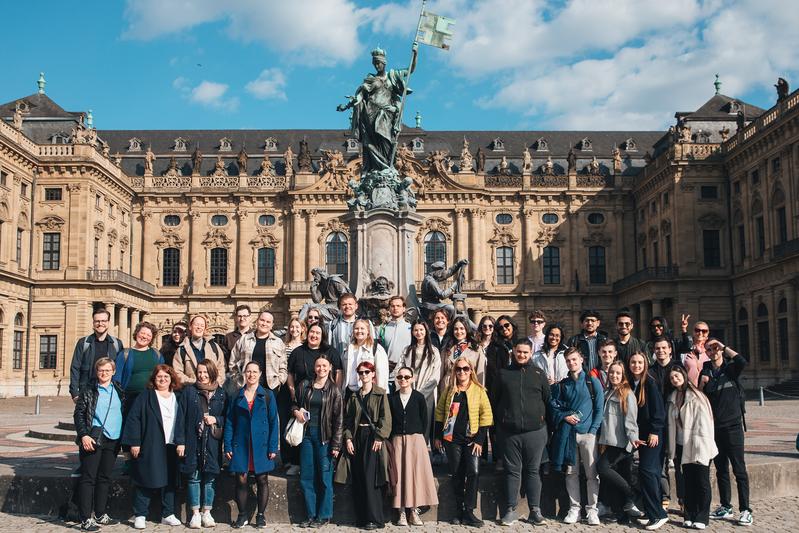 Die THWS Business School empfängt Angehörige der Partnerhochschulen Seinäjoki University of Applied Science, Finnland, und der Universitatea Lucian Blaga, Rumänien 
