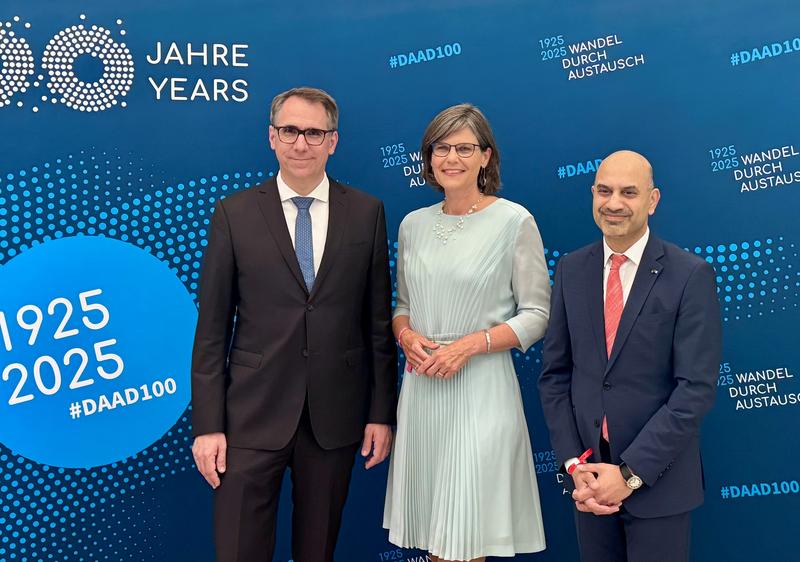  v.r.n.l.: DAAD-Präsident Prof. Dr. Joybrato Mukherjee, DAAD-Vizepräsidentin Dr. Muriel Helbig, DAAD-Generalsekretär Dr. Kai Sicks