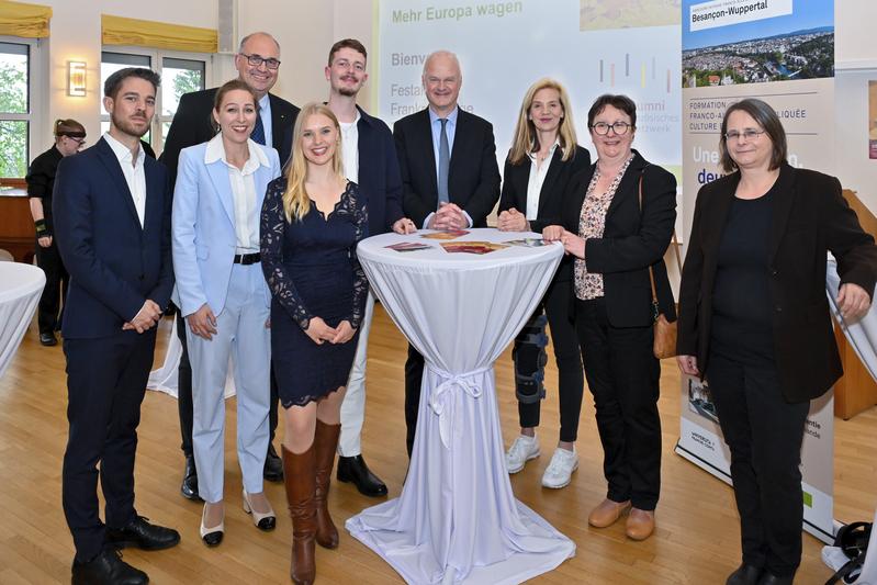 Unterstützende, Koordinatorinnen und Studierende bei der Netzwerk-Eröffnung: Dr. Matthieu Osmont, Dr. Laura Wiemer, Prof. Dr. Peter Gust, Annika Meier, Martin Lepan, Dr. Etienne Sur, Dr. Ursula Egyptien, Dr. Laurence Jehle-Blanc & Prof. Dr. Ursula Kocher.
