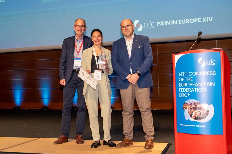 Dr. Franziska Karl-Schöller mit Prof. Thomas Graven-Nielsen (links) und Matias Ferraris (Global Head of Medical Affairs, Grünenthal). 