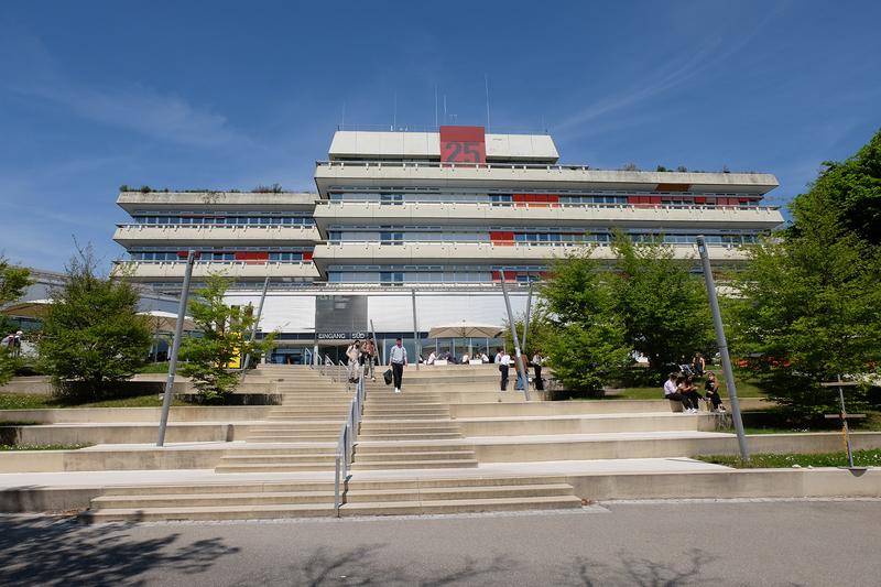 Die Uni Ulm lädt im Mai und Juni zu Fachspezifischen Infoveranstaltungen für Schülerinnen und Schüler