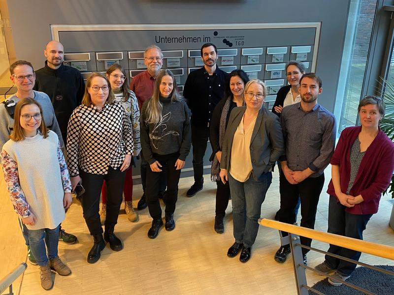 v. l.: A. Ahlf-Scheffler (UKSH), A. Winneke (IDMT), M. Graf (ZI), C. Schilling (ZI), W. Pätzold (IDMT), R. Göder (UKSH), G. Ende (ZI), A. Pelzer (IDMT), S. Witt (ZI), C. Koerner-Rettberg (Wesel), C. Maetzler (UKSH), J. Nitsche (ZI), I. Wolf (IDMT) 