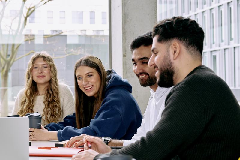 Studierende am Campus