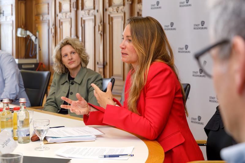 Prof. Dr. Ina Schildbach von der OTH Regensburg stellt den Forschungsbericht vor. 