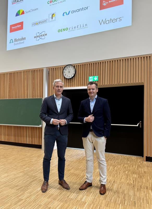 Prof. Dr. Ralf Schweiggert, Leiter des Instituts für Getränkeforschung zusammen mit Paul Besrukow