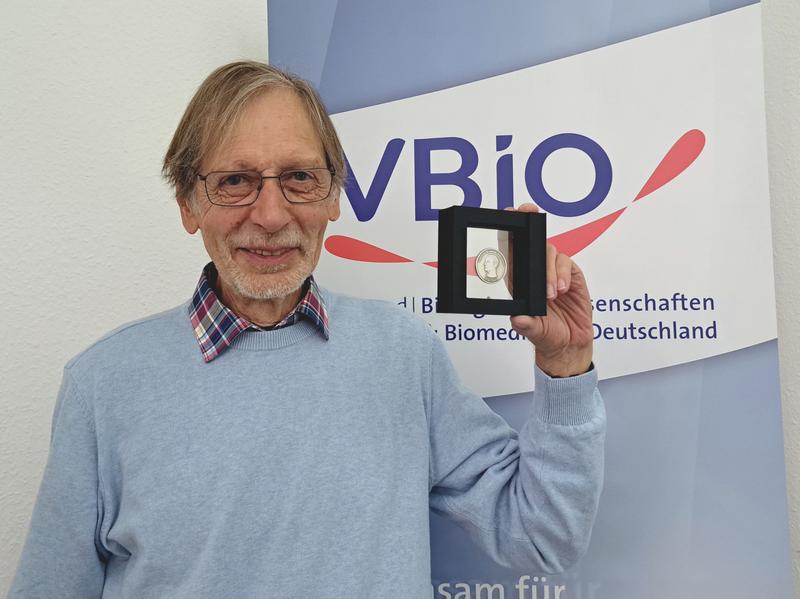 Prof. Dr. Wolfgang Nellen erhielt die Treviranus-Medaille des VBIO