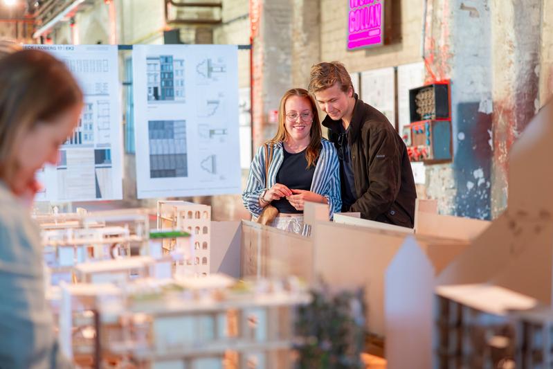Bei der Werkschau können Sie sich Arbeiten von Studierenden aus der Architektur und Stadtplanung der TH Lübeck anschauen. Die Werkschau ist vom 13. Mai und 15. Mai in der Kulturwerft Gollan zu sehen. 