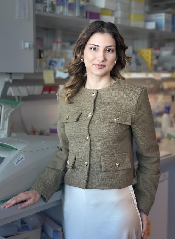 Adrijana Smoljan. Die PhD-Studentin erforscht am ISTA, wie Pflanzen Wasserquellen finden und wie sie auf Trockenheit reagieren.