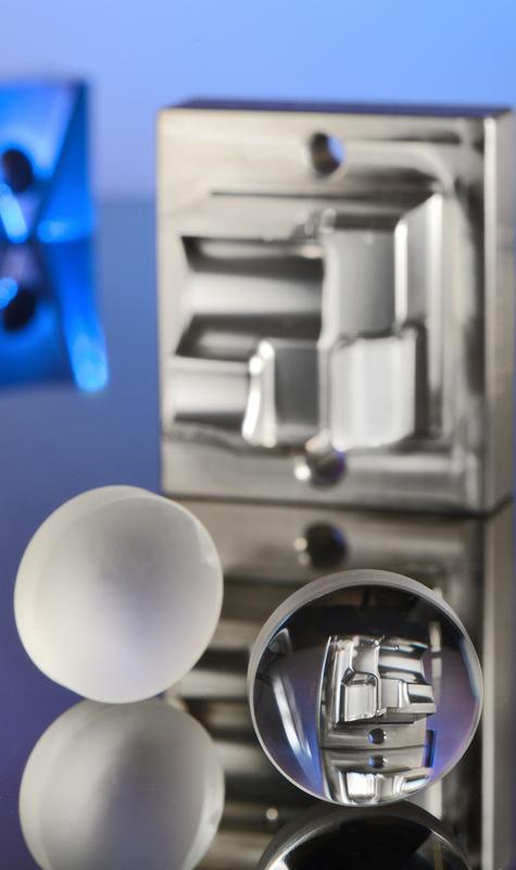 Am Fraunhofer ILT entsteht eine neue Generation optischer Bauteile – schneller gefertigt, präzise geformt und exakt auf den Einsatz abgestimmt.