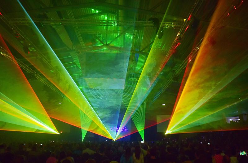 Die "Highlights der Physik" gastieren zum zweiten Mal in Jena. Hier zu sehen die Licht-Show von 2015 in der Jenaer Sparkassenarena.