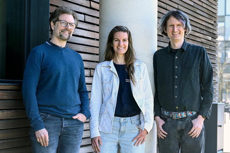 Das Team hinter der Konferenz: Prof. Dr. Philipp Cimiano, Prof. Dr.-Ing. Anna-Lisa Vollmer und Prof. Dr. Benjamin Paaßen (v. l.). 