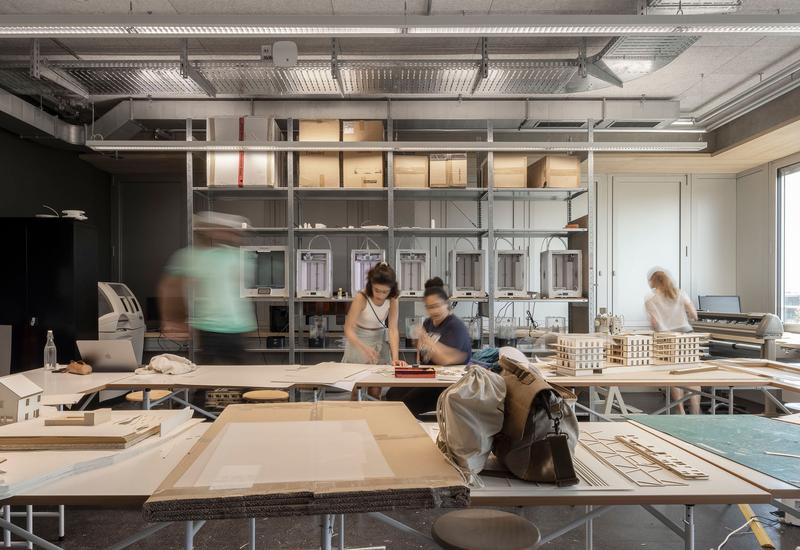 Die technische Ausstattung der Werkstätten in der Fakultät Architektur ist auf höchstem Niveau und bietet den Studierenden viele Möglichkeiten. 