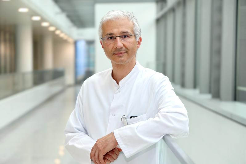Portrait Nikolaos Bonaros (stv. Direktor, Univ.-Klinik für Herzchirurgie, Med Uni Innsbruck)