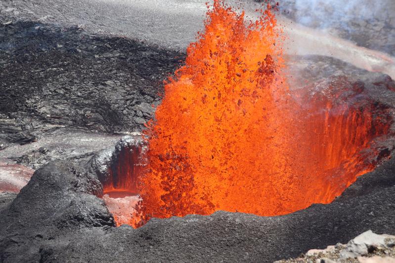 Göttinger Forschende fanden in Vulkangesteinen winzige Spuren des Edelmetalls Ruthenium mit einer anomalen Isotopen-Zusammensetzung. Die neuen Erkenntnisse belegen, dass aus dem Erdkern metallisches Material austritt, darunter Gold und andere Edelmetalle.