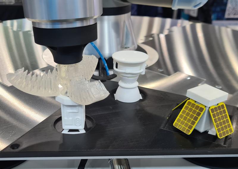 Kollaborative Roboter, Cobots, unterstützen die Automation von Produktionsprozessen, insbesondere für die dynamischen Anforderungen der Additiven Produktion