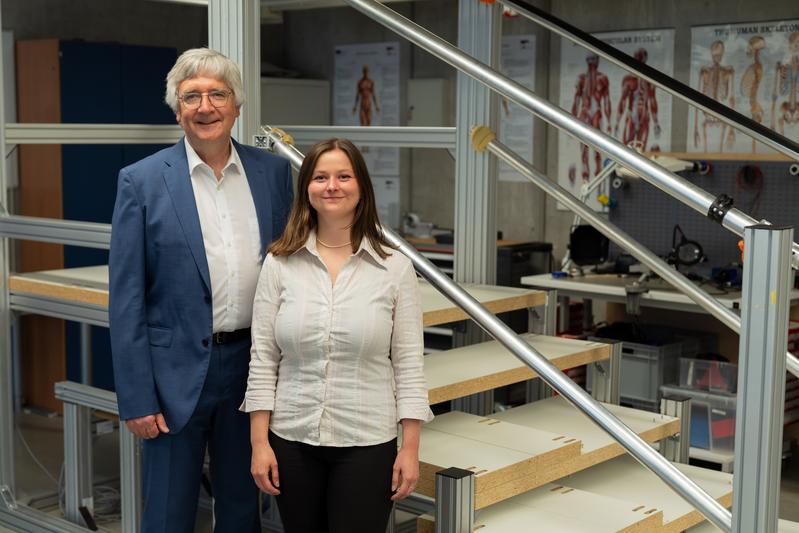 Nova Sassin zeigt in ihrer Masterarbeit, mit welchen wissenschaftlichen Methoden das neue Trainingskonzept die Hüftfunktion verbessert. Forschungsstelle Orthopädie und Ergonomie an der Fakultät Maschinenbau wird von Prof. Dr. Joachim Grifka geleitet.