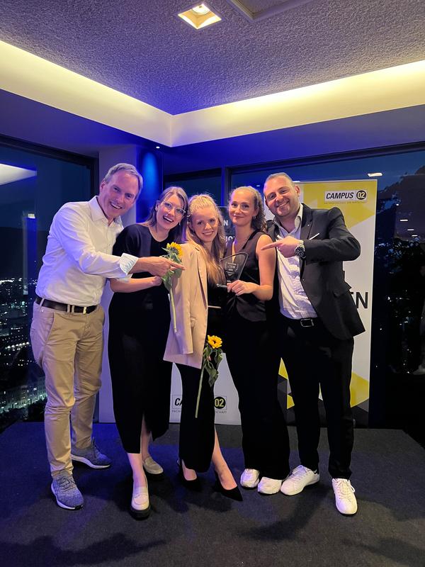Das erfolgreiche JLU-Team: Prof. Alexander Haas, Isabella Vey (zweiter Platz), Kea Heinrich, Sandra Loburg (erster Platz) und Anwar Semaan (von links).