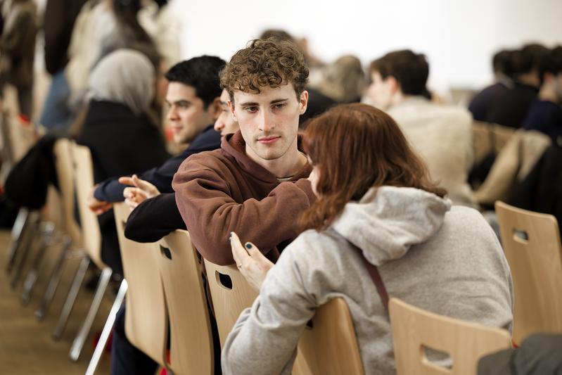 Tag der offenen Tür an der Hochschule für Wirtschaft und Recht Berlin am 4. Juni 2025 von 11–15 Uhr: Infos und Beratung zu Studiengängen in Wirtschaft, Verwaltung, Recht und Sicherheit – zur Studienorientierung und Studienbewerbung.