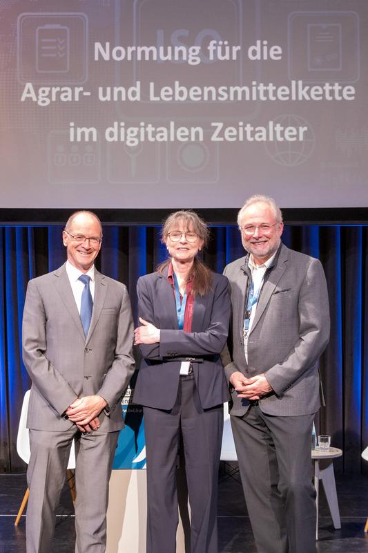 BVL-Präsident Friedel Cramer verabschiedete Abteilungsleiterin Dr. Petra Gowik und Vizepräsidenten Dr. Gerd Fricke in den Ruhestand (von links)