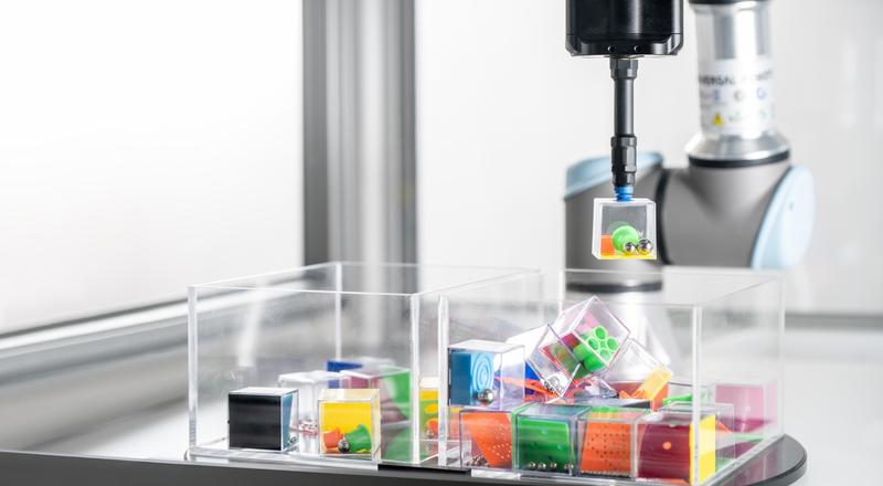 goROBOT3D in einer beispielhaften Bin-Picking-Szene mit schwierig zu erkennenden Objekten.