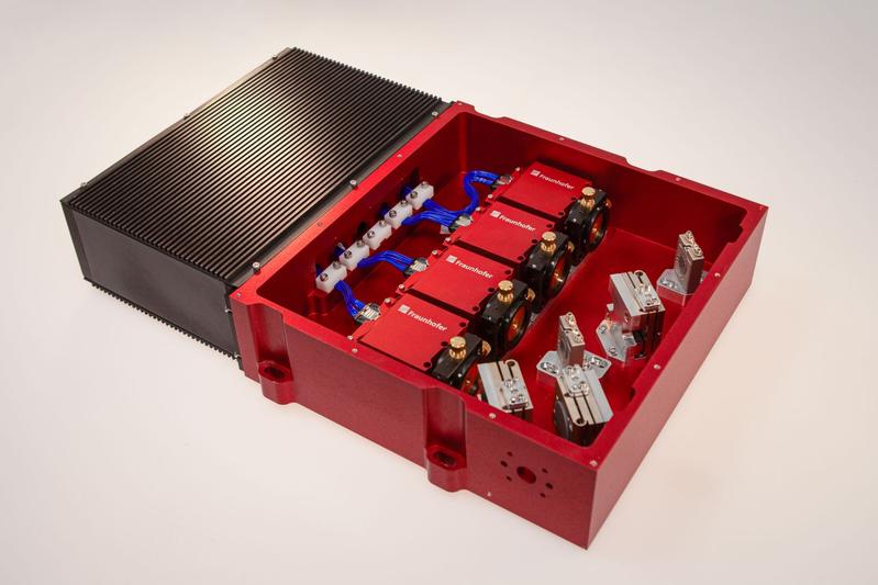 Multikernsystem des Fraunhofer IAF mit vier teilautomatisiert gefertigten MOEMS-EC-QCL-Modulen