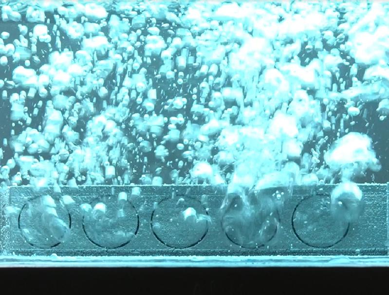 Close-up of the porous zones in an additively manufactured component, demonstrating the targeted control of permeability between dense and permeable areas.