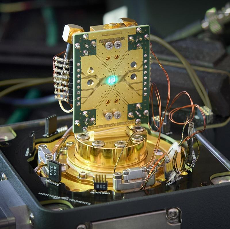 The stationary qubit of the quantum internet node with a color center. When excited, such defects in lab-grown diamonds emit single photons on demand, which are entangled with the state of the qubit and are able to transport this information.