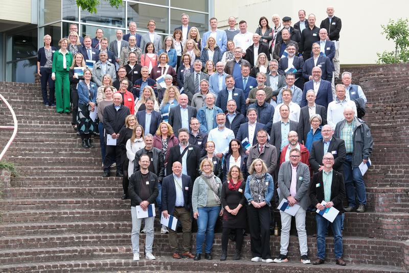 25 Jahre nach dem Examen oder der Promotion kamen Absolventinnen und Absolventen zum „Silberjubiläum“ noch einmal zurück an die Universität Siegen. 