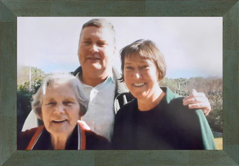 from left to right, Hedwig Johanna Scott (née Neudecker) with her son Henry Maurice Scott and daughter Helene Raya Scott