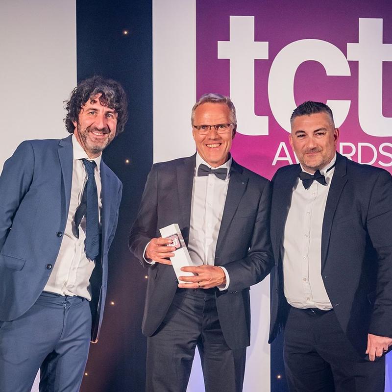 Dr. Wilhelm Meiners (middle) was inducted into the TCT Hall of Fame 2025 on June 4, 2025 for the development of the LPBF process.