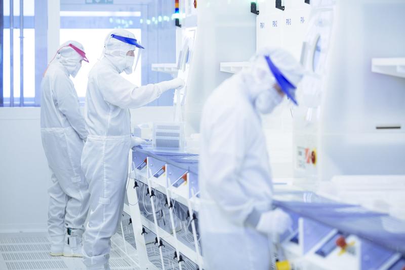 Chemische Arbeiten und Prozesse im Reinraum