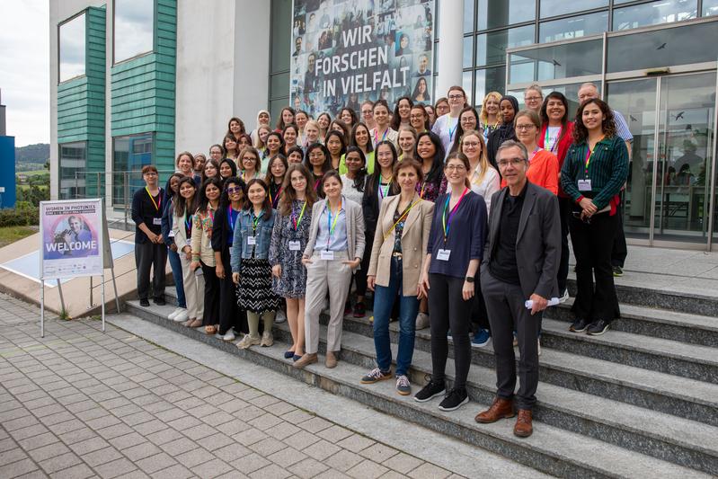 International career workshop Women in Photonics at Leibniz-IPHT in Jena: More than 70 early-career researchers from 17 countries exchanged ideas on optical health technologies and career development in science.