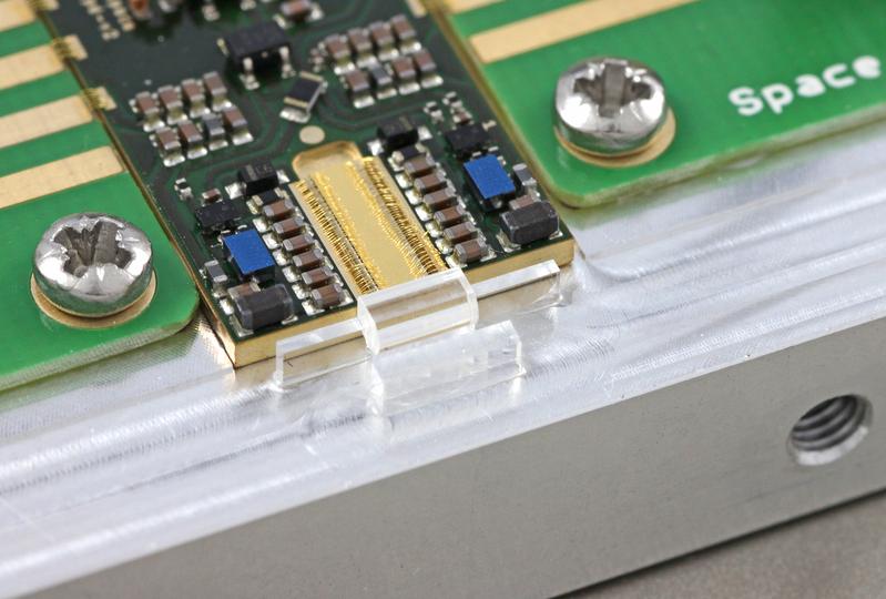 LiDAR-Lasermodul: Hochstrom-Nanosekunden-Lasertreiber mit integrierter Rippenwellenleiter-Laserdiode für LiDAR-Anwendungen.